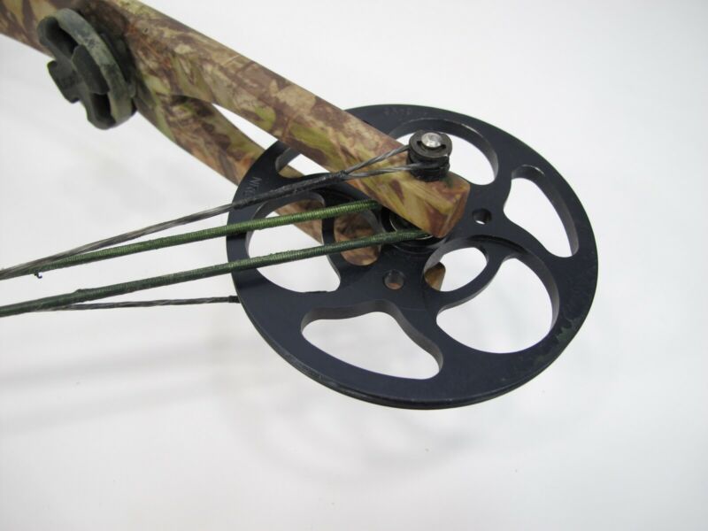 PSE Triton Pro Right Handed Green Camouflage Sporting Compound Bow w/ Arrows - Zeereez