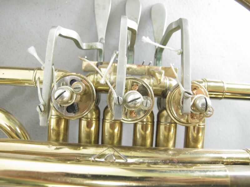 CG Conn 1960s 14D Single French Horn w/ Case - Zeereez