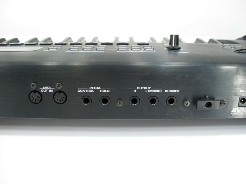 Roland JUNO-D 61 Key Polyphonic Velocity Sensitive  Keyboard Synthesizer - Zeereez