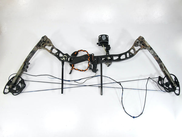 Quest G5 Compound Hunting Bow w/ Sights