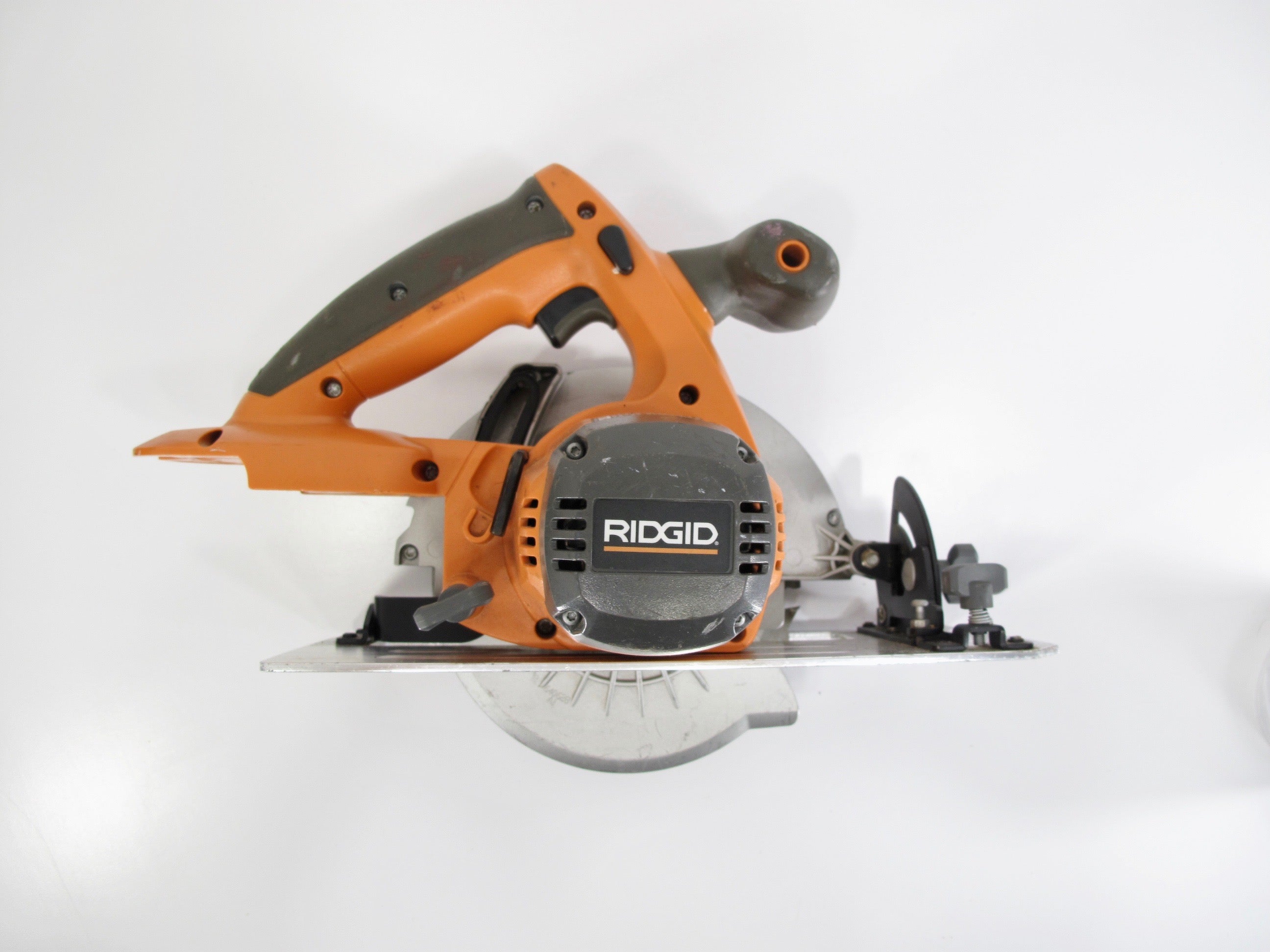 Ridgid R845 6 1 2 Inch 18V Cordless Circular Saw Tool with Blade