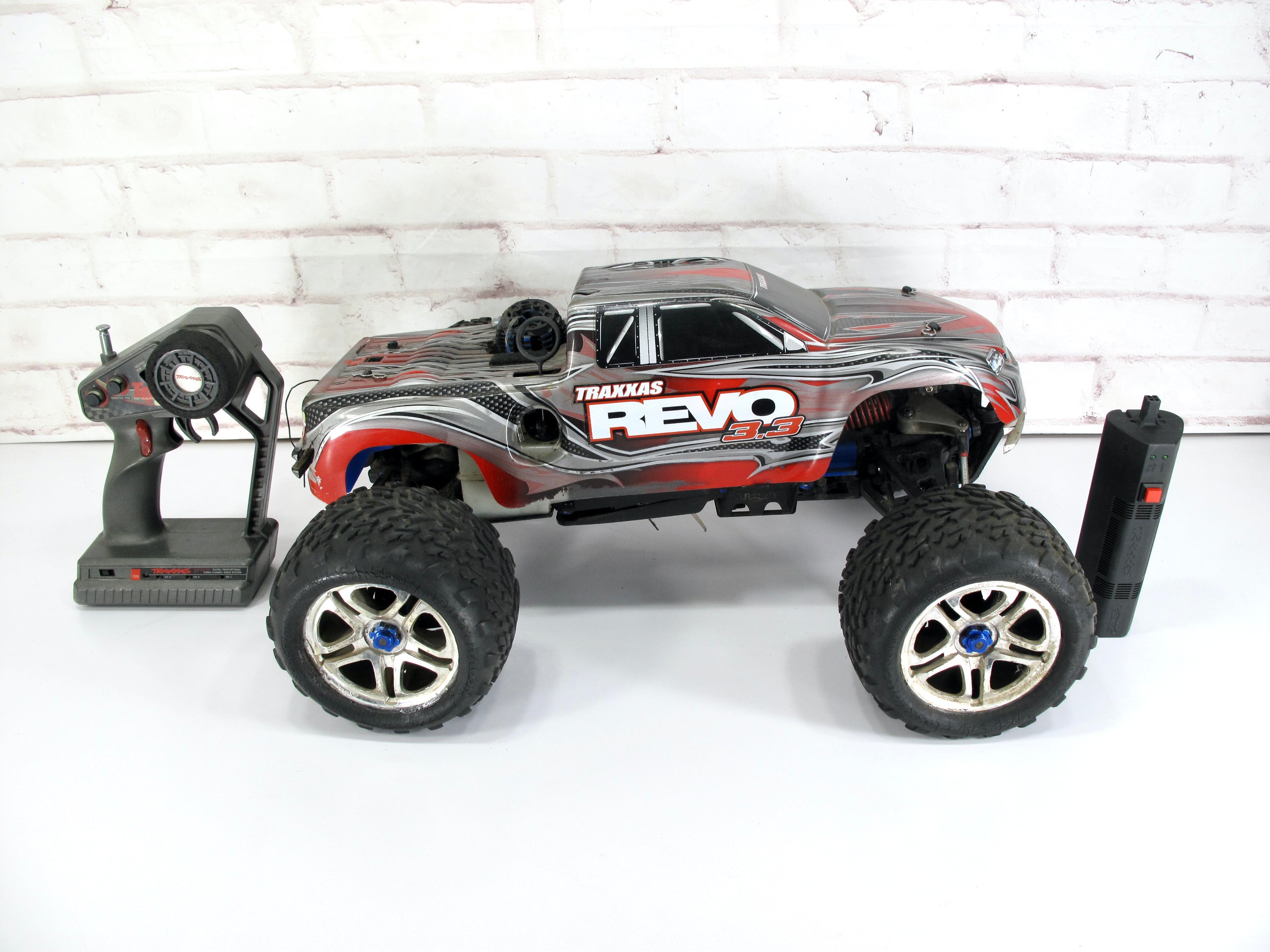 Traxxas Revo 3.3 Powerd RC Car with Control Starter & Battery NITRO ...
