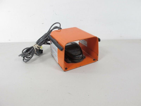 Linemaster 632 - S Clipper Foot Switch with Linemaster 522 - B14 Foot Switch Guard - ZeereeZ