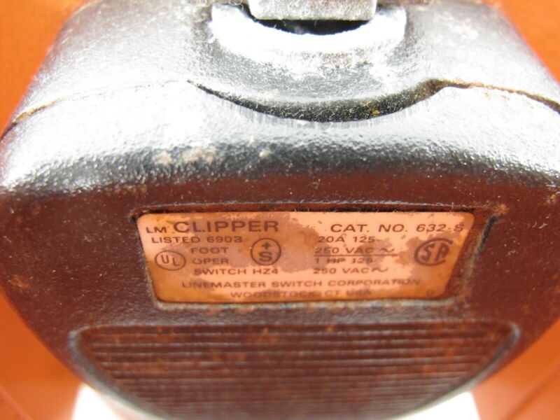 Linemaster 632 - S Clipper Foot Switch with Linemaster 522 - B14 Foot Switch Guard - ZeereeZ