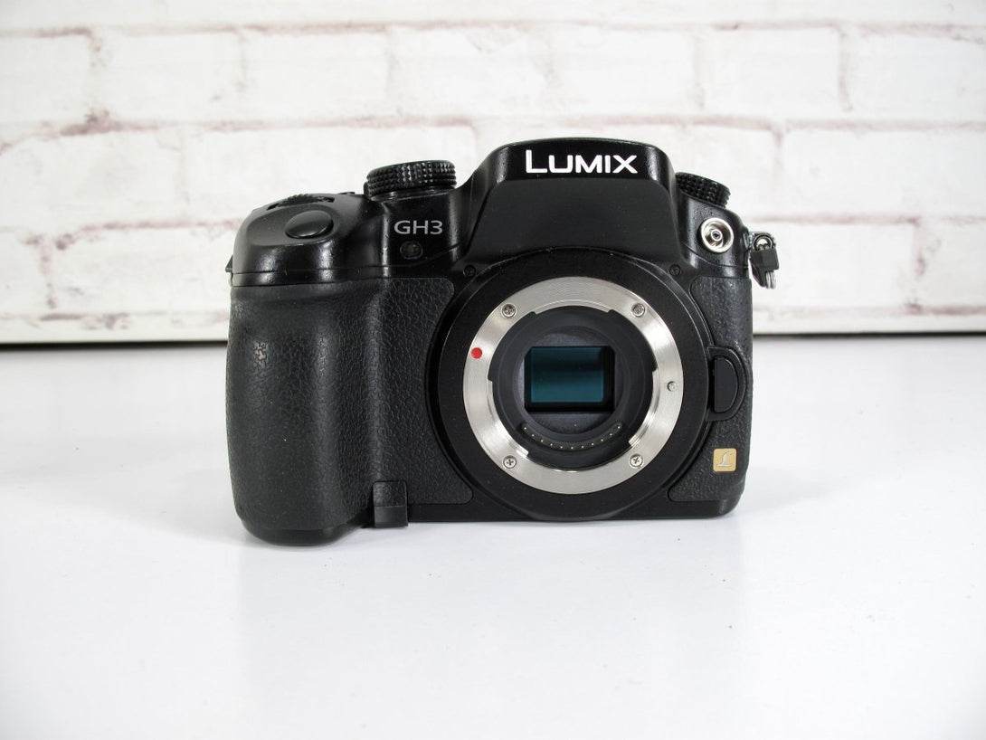 LUMIX Panasonic DMC - GH3 16.0MP Digital DSLR Camera Body - ZeereeZ