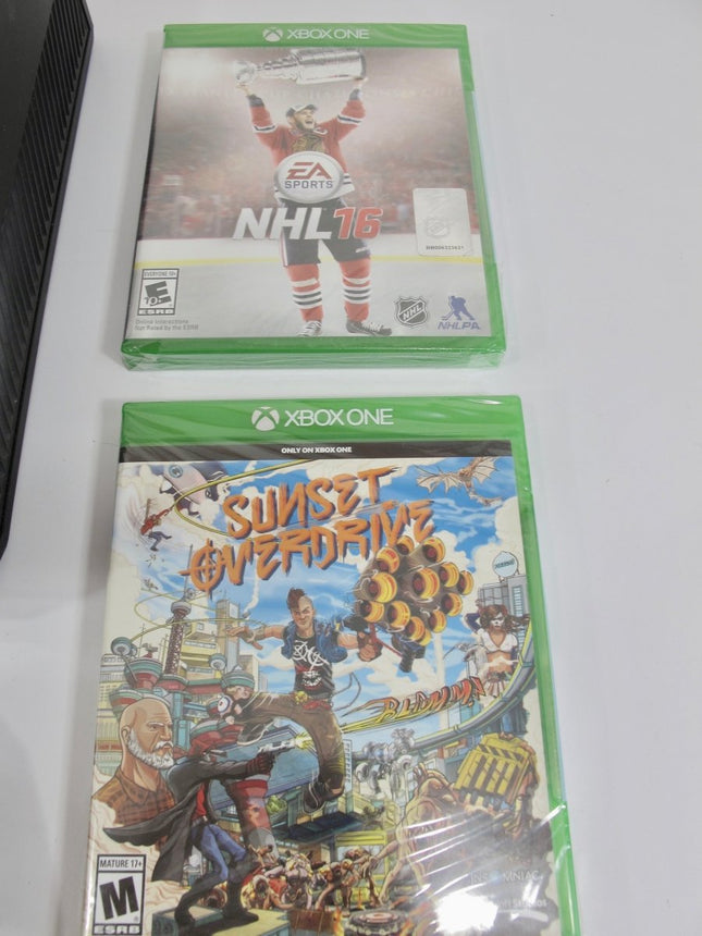 Microsoft Xbox One 1540 500GB Video Game Console System with 2 Games - ZeereeZ