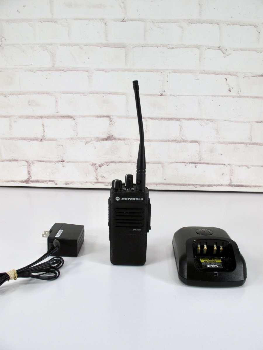 Motorola XPR3300e UHF 403 - 512 MHz MotoTRBO Digital Radio AAH02RDC9VA1AN - ZeereeZ