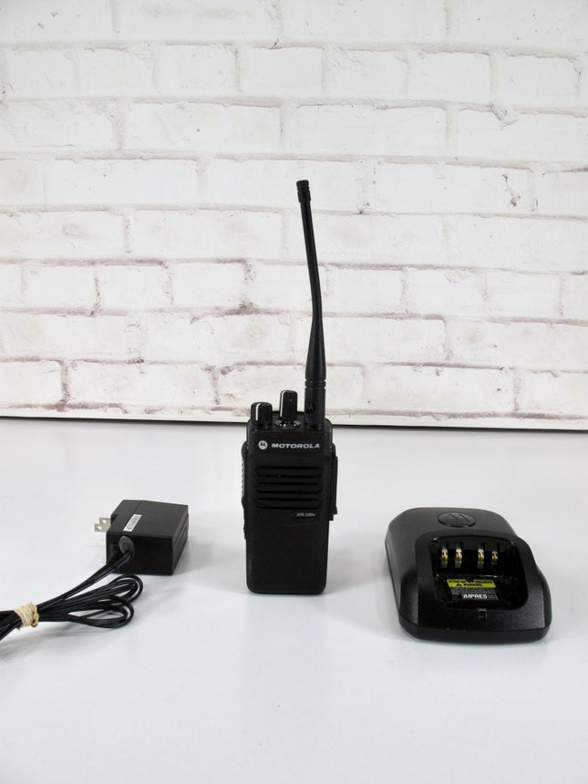 Motorola XPR3300e UHF 403 - 512 MHz MotoTRBO Digital Radio AAH02RDC9VA1AN - ZeereeZ