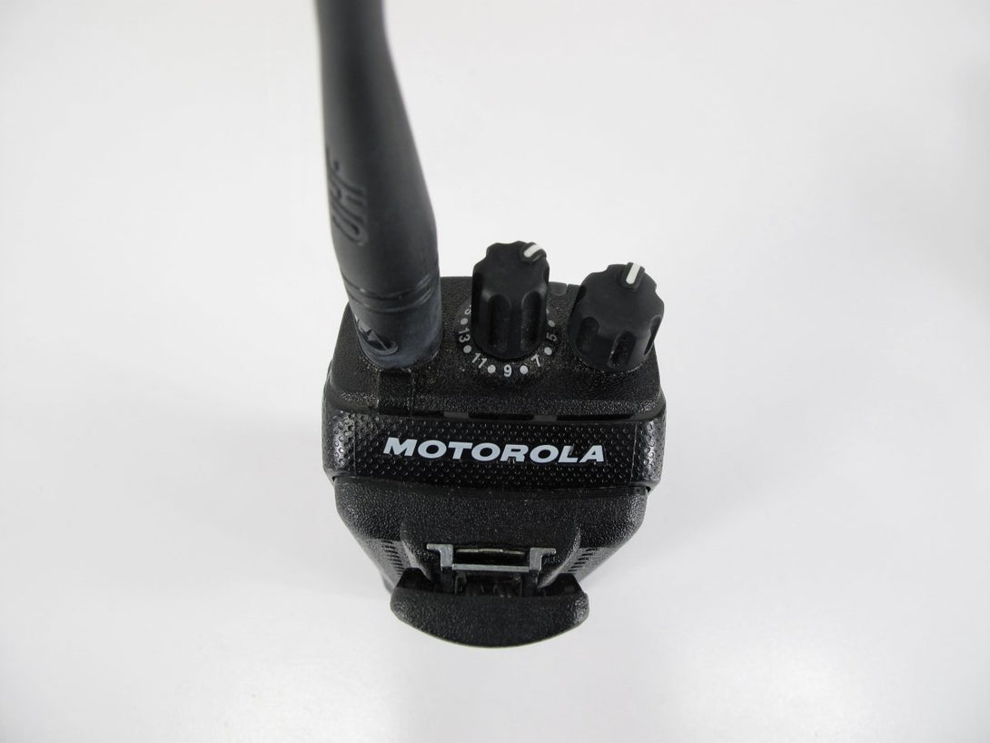 Motorola XPR3300e UHF 403 - 512 MHz MotoTRBO Digital Radio AAH02RDC9VA1AN - ZeereeZ