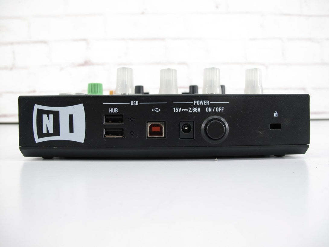 Native Instruments Traktor Kontrol D2 Controller Deck - ZeereeZ