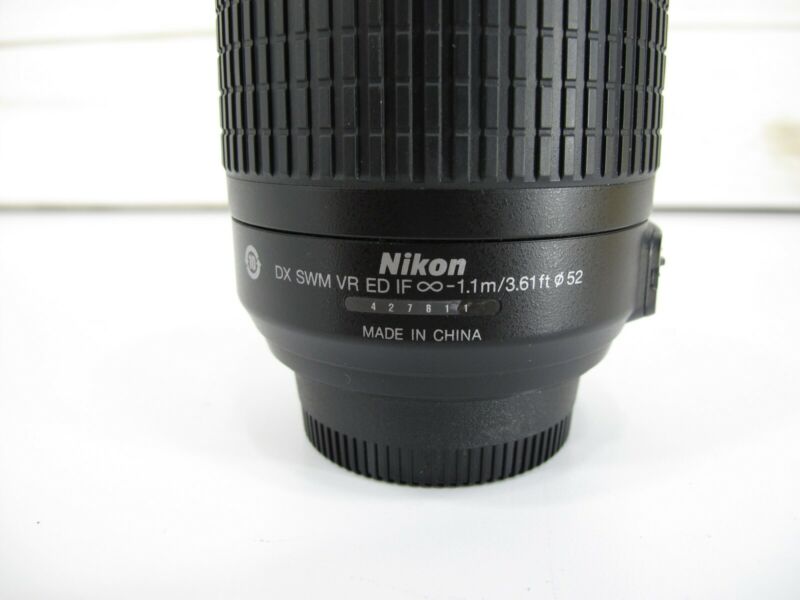 Nikon AF - S 55 - 200mm f/4 - 5.6 G DX SWM VR ED IF Nikkor Telephoto Zoom Lens - ZeereeZ