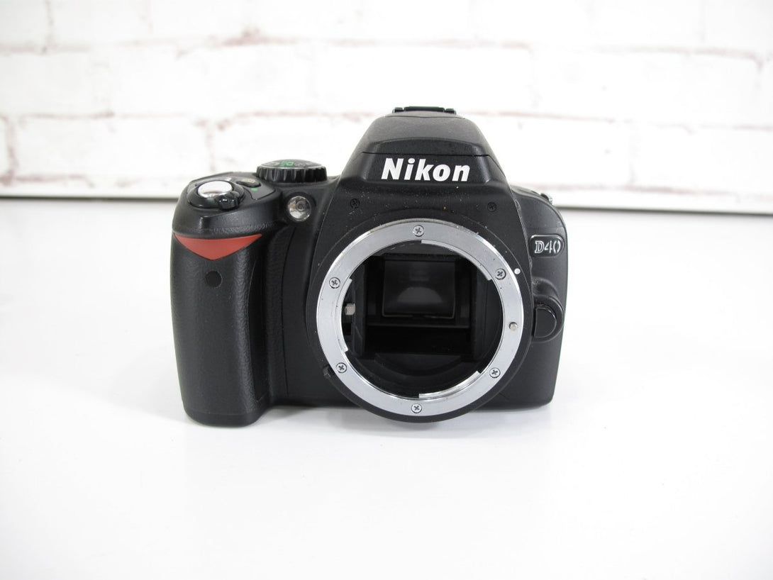 Nikon D40 6.1MP Digital SLR Camera Body w/ Battery & Charger - ZeereeZ