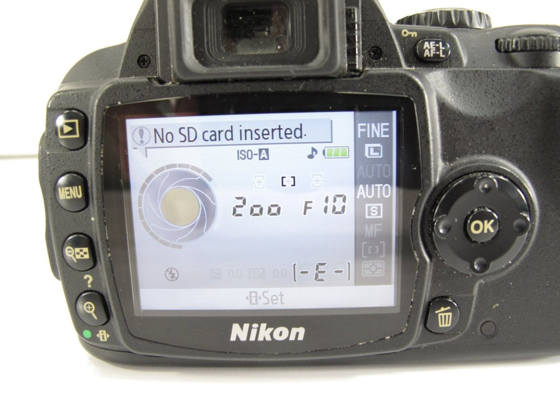 Nikon D40 6.1MP Digital SLR Camera Body w/ Battery & Charger - ZeereeZ