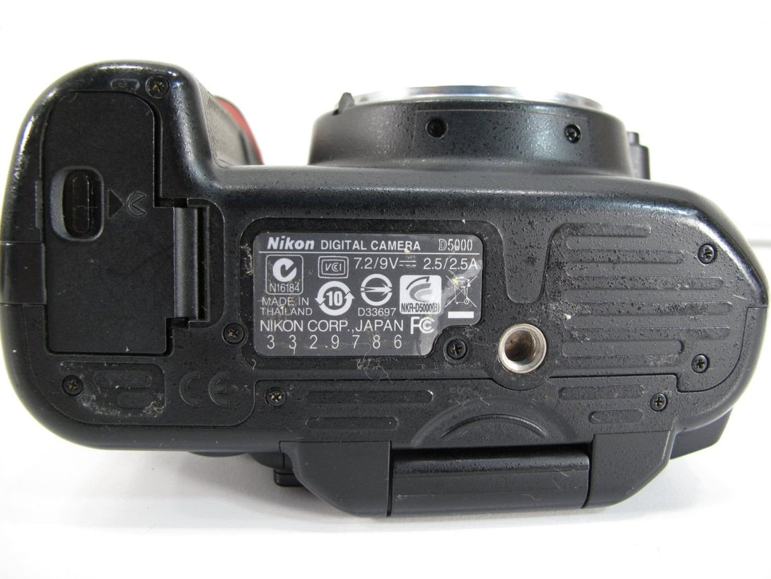 Nikon D5000 12.3MP Digital SLR Camera Body w/ Battery & Charger - ZeereeZ