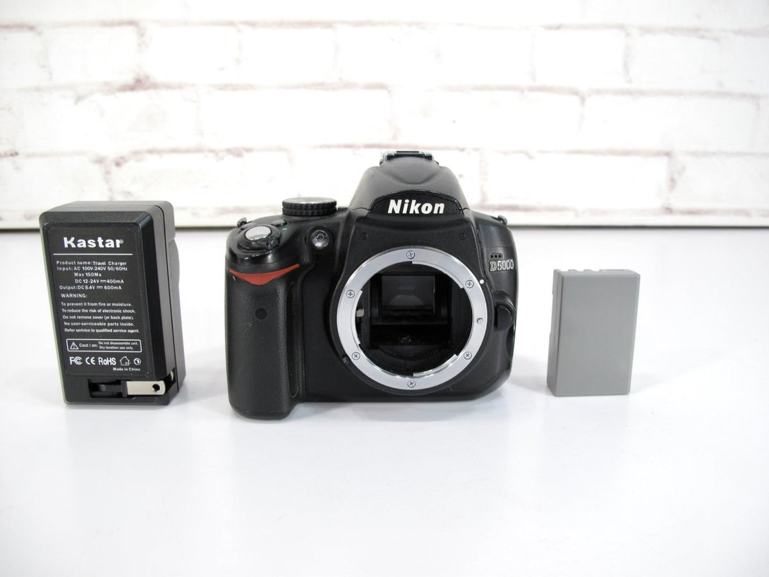 Nikon D5000 12.3MP Digital SLR Camera Body w/ Battery & Charger - ZeereeZ
