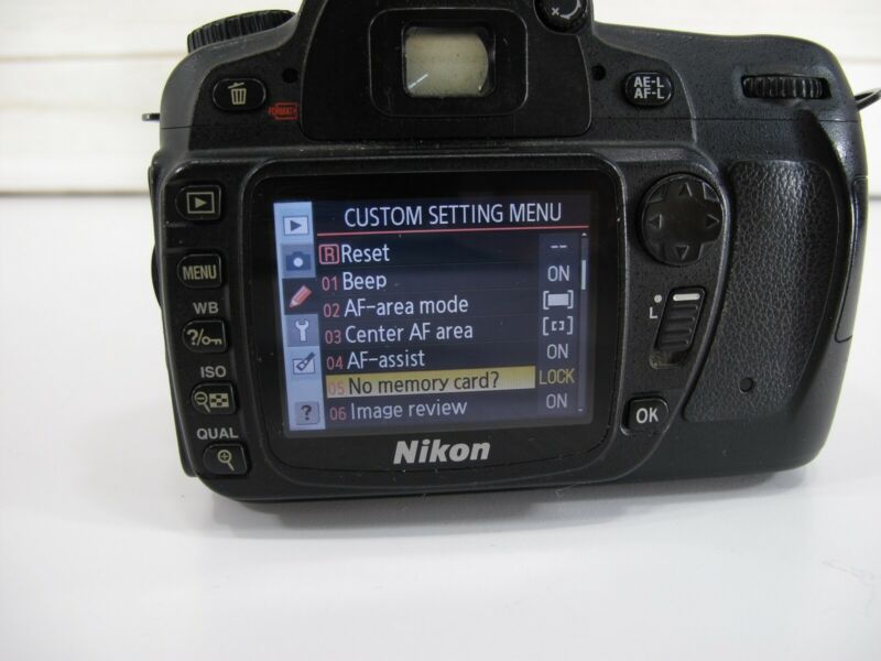 Nikon D80 10.2MP Digital SLR w/ Nikkon DX SWM ED IF Aspherical 18 - 70mm Lens - ZeereeZ