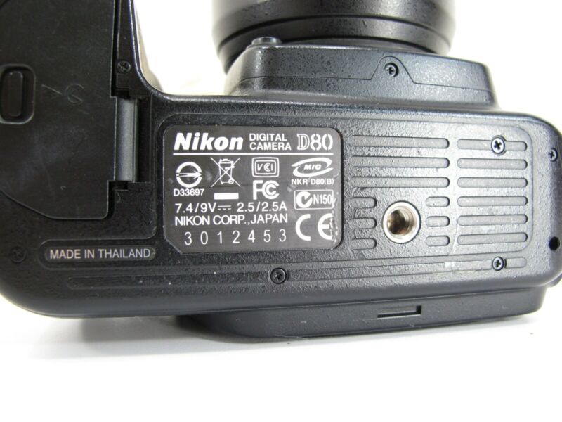Nikon D80 10.2MP Digital SLR w/ Nikkon DX SWM ED IF Aspherical 18 - 70mm Lens - ZeereeZ