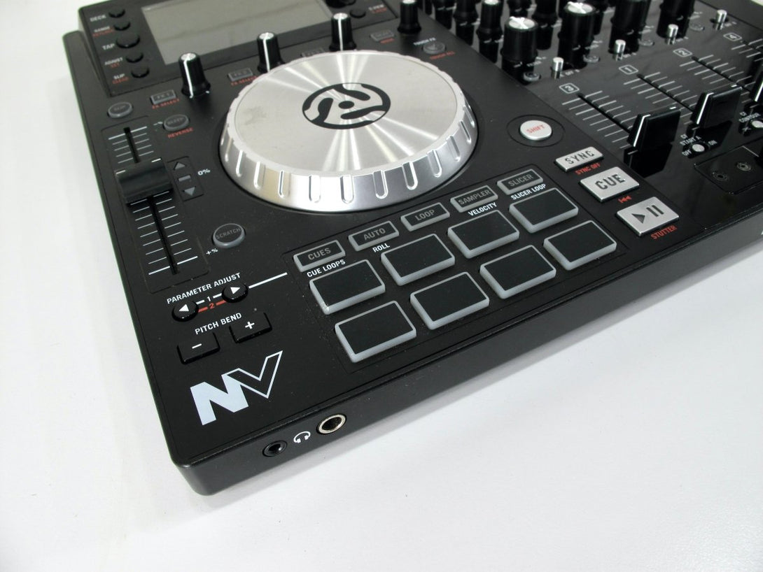 Numark NV Professional DJ Serato Interface 4 Channel Dual Screen Controller - ZeereeZ