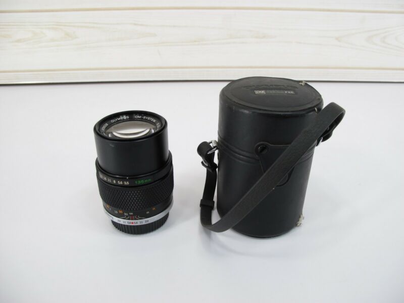 OLYMPUS OM - SYSTEM ZUIKO AUTO - T 135mm 1:3.5 JAPAN w/ case - ZeereeZ