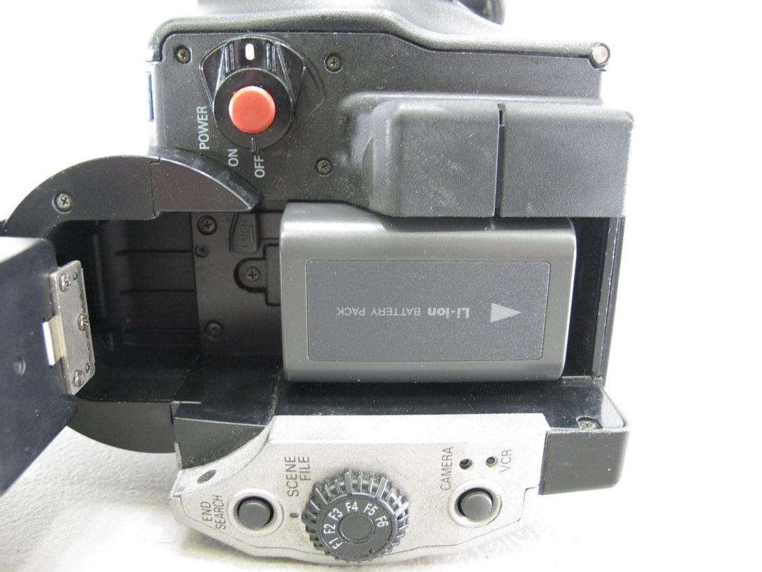 Panasonic AG - DVX100B 3CCD Professional Camcorder Video Camera w/ Leica Lens - ZeereeZ
