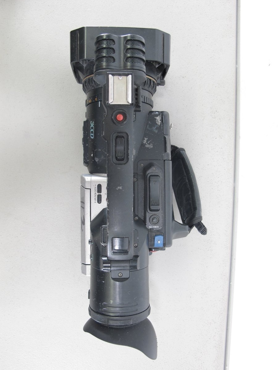 Panasonic AG - DVX100B 3CCD Professional Camcorder Video Camera w/ Leica Lens - ZeereeZ