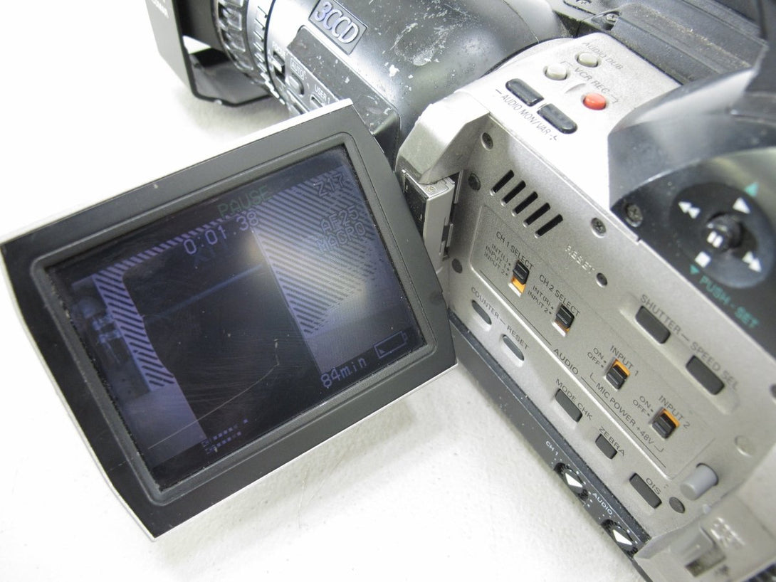 Panasonic AG - DVX100B 3CCD Professional Camcorder Video Camera w/ Leica Lens - ZeereeZ