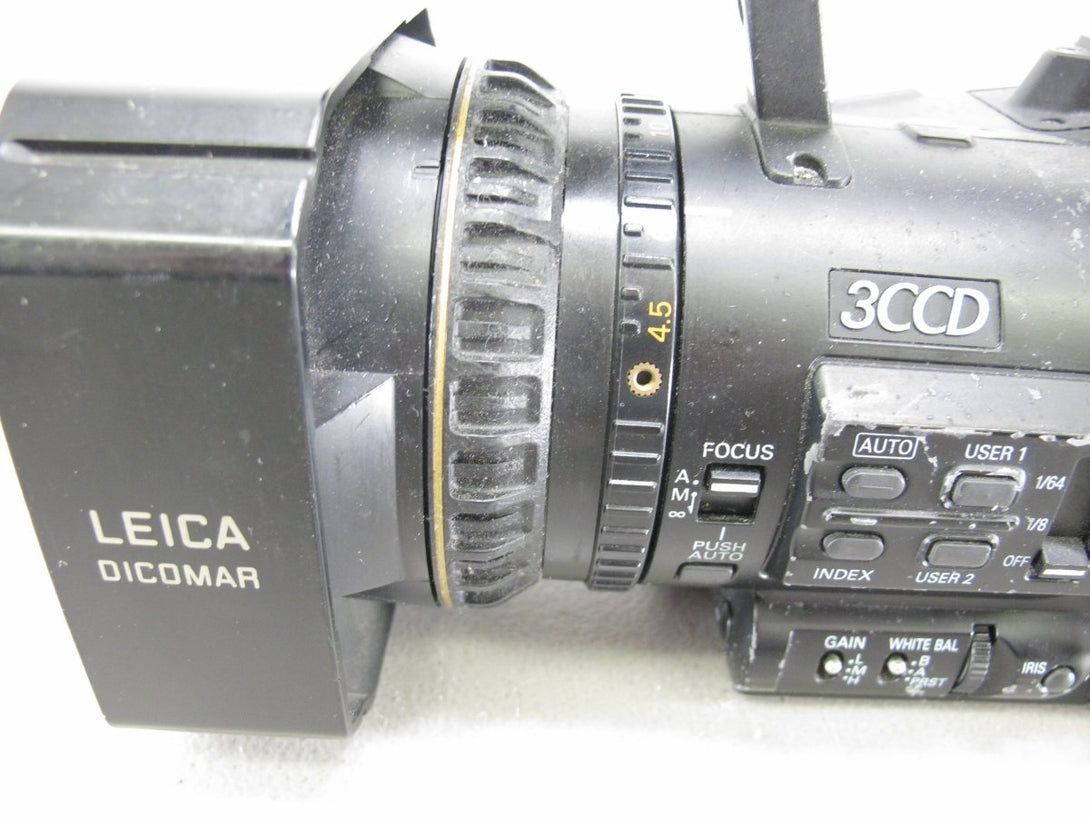 Panasonic AG - DVX100B 3CCD Professional Camcorder Video Camera w/ Leica Lens - ZeereeZ