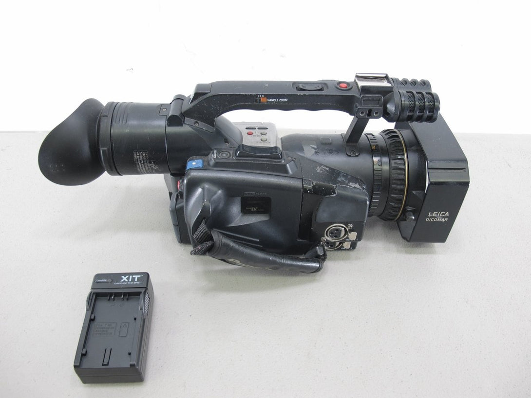 Panasonic AG - DVX100B 3CCD Professional Camcorder Video Camera w/ Leica Lens - ZeereeZ