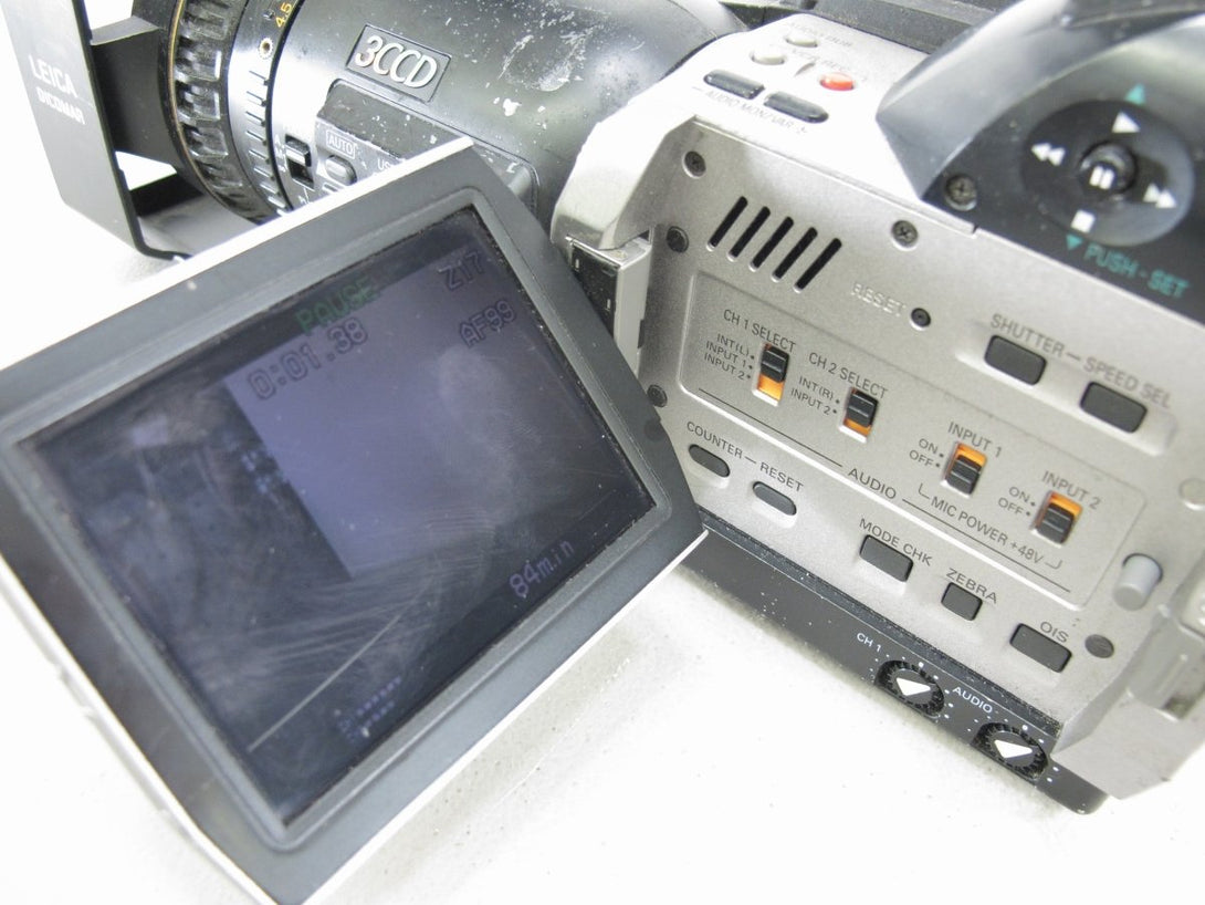 Panasonic AG - DVX100B 3CCD Professional Camcorder Video Camera w/ Leica Lens - ZeereeZ