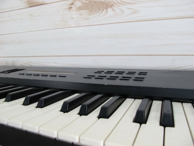 Peavey DPM2 Digital Phase Synthesizer Vintage 90s Electronic Keyboard - ZeereeZ