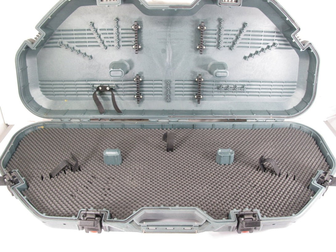 Plano 10811 All Weather Series Bow Guard Compound Bow Carry Case - ZeereeZ