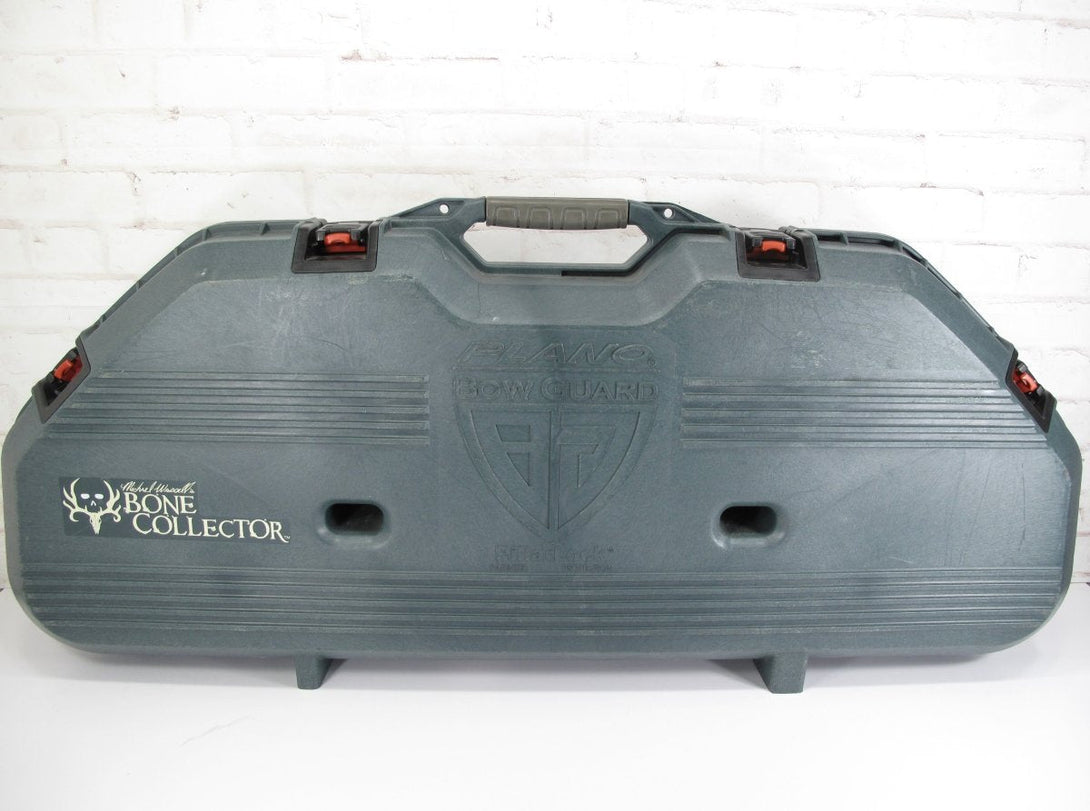 Plano 10811 All Weather Series Bow Guard Compound Bow Carry Case - ZeereeZ