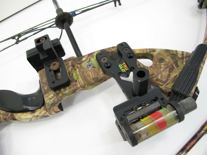 PSE Triton Pro Right Handed Green Camouflage Sporting Compound Bow w/ Arrows - ZeereeZ