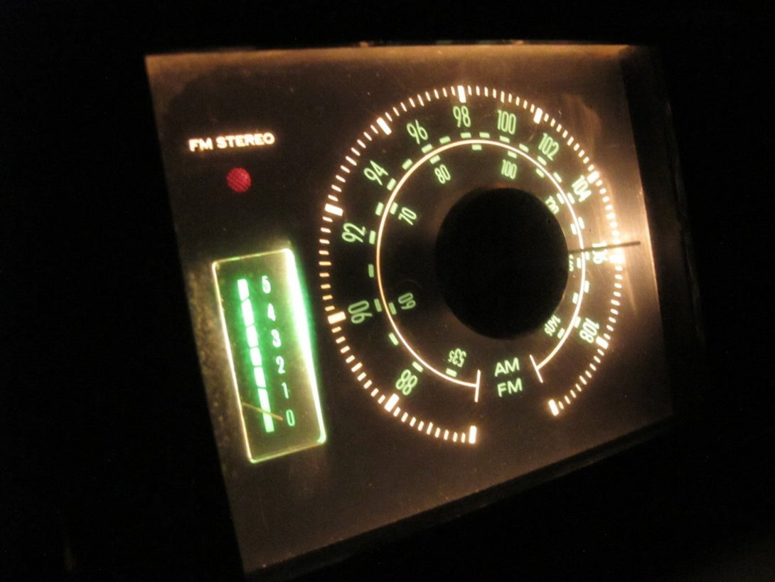 Sansui TU - 555 Vintage 1960s Solid State Stereophonic Tuner - ZeereeZ