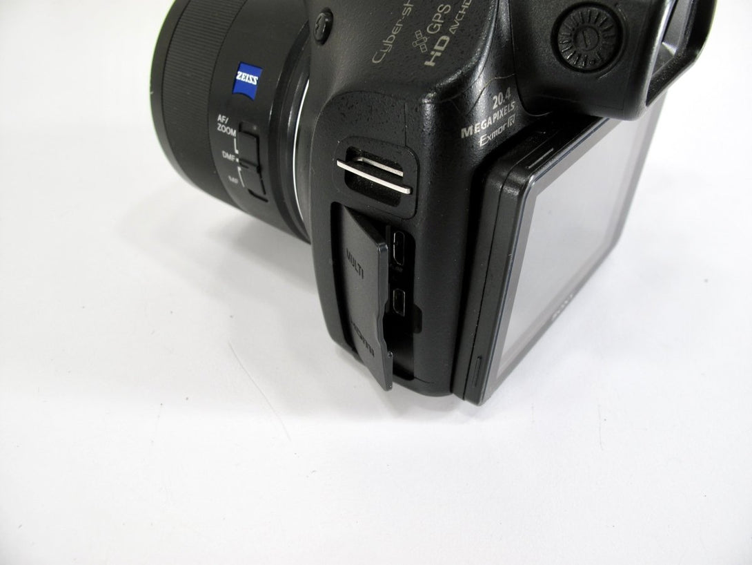 Sony Cyber - shot DSC - HX400V Digital Camera with 50x Zoom Lens and WiFi - ZeereeZ