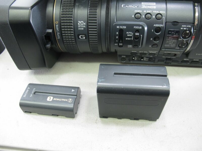 Sony HDR - AX2000 AVCHD High - Definition Handycam Camcorder & Accessories - ZeereeZ