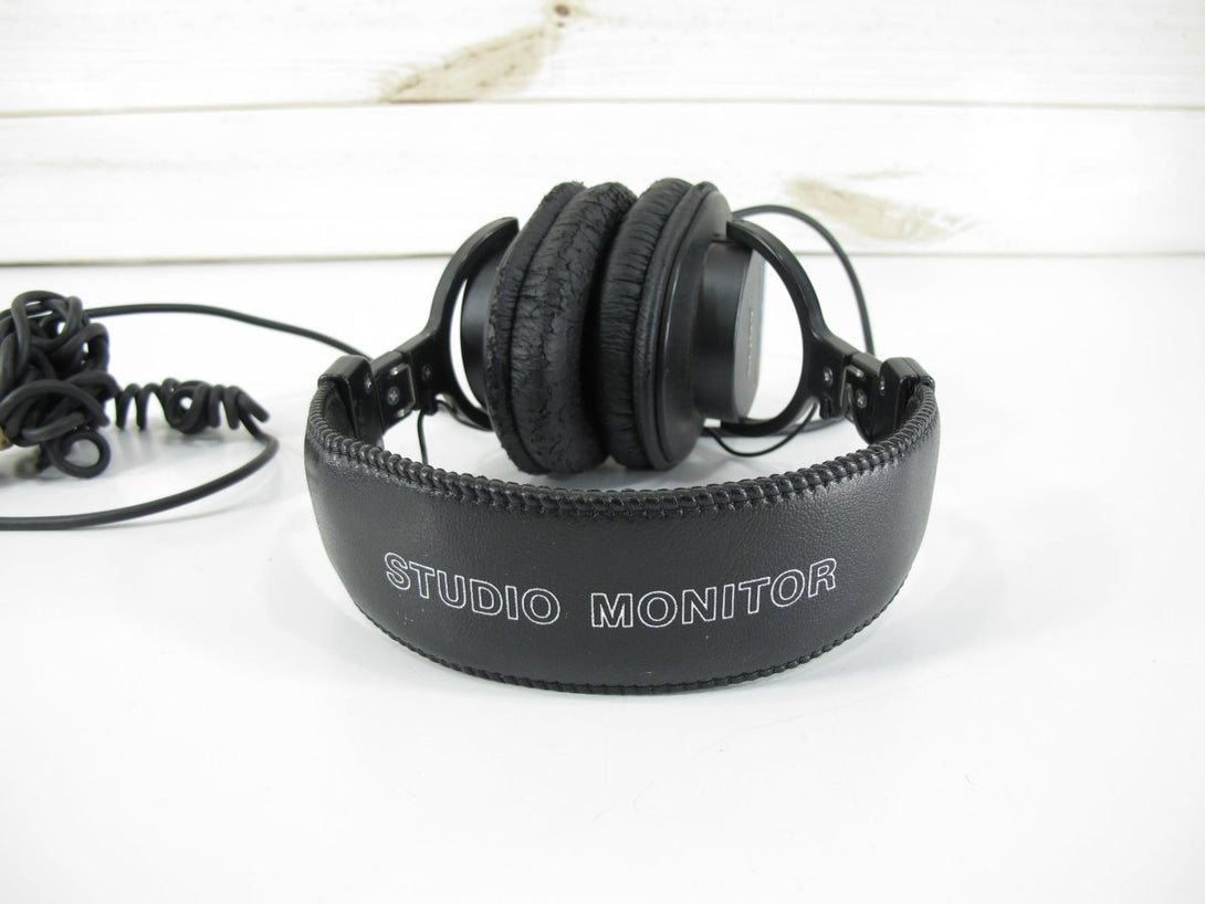 Sony MDR7506 Professional Large Diaphragm Headphones - ZeereeZ
