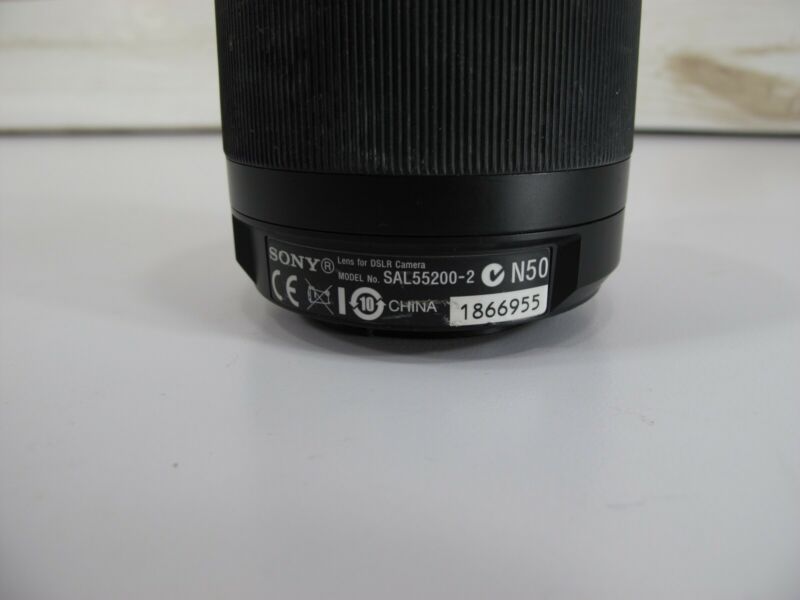 Sony SAL 55 - 200mm f/4.0 - 5.6 DT SAM Camera Lens SAL55200 - 2 - ZeereeZ