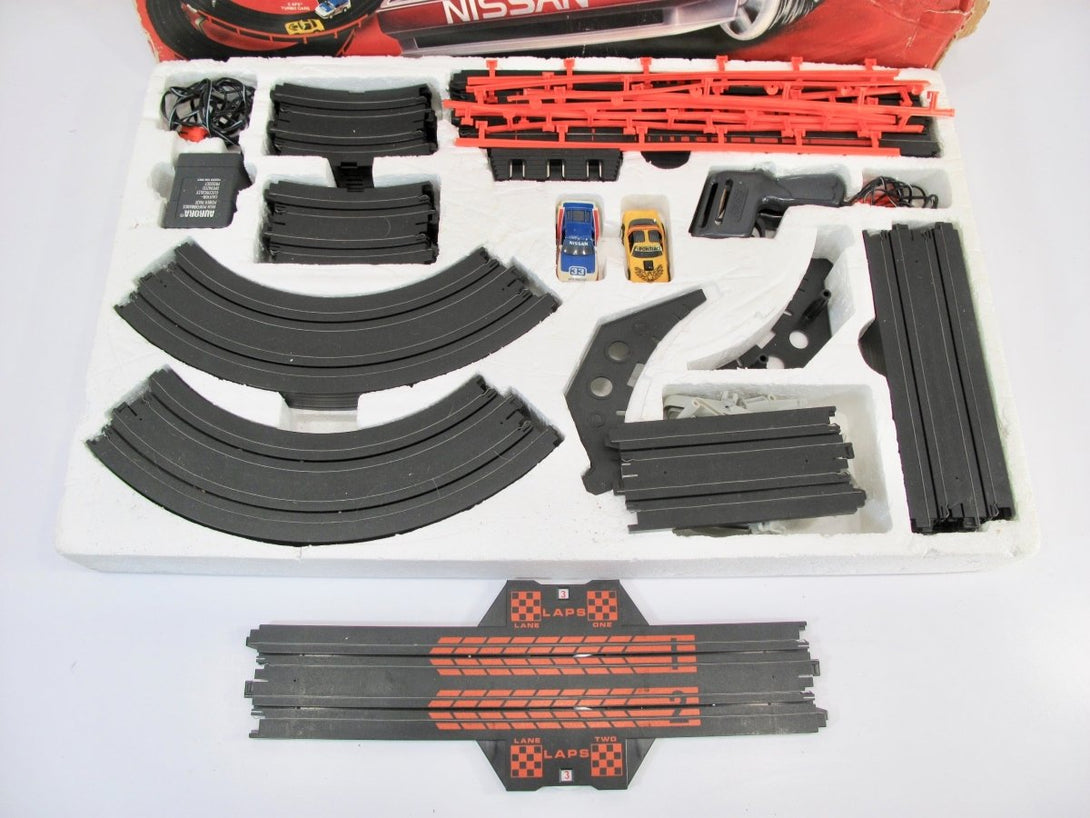 Tomy Aurora AFX Thunderloop Thriller Vintage 1980s Slot Car Race Track Set - ZeereeZ