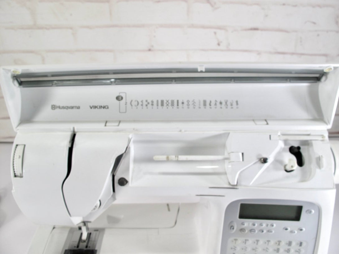 Viking Husqvarna Platinum 730 Computerized Digital Sewing Machine - ZeereeZ