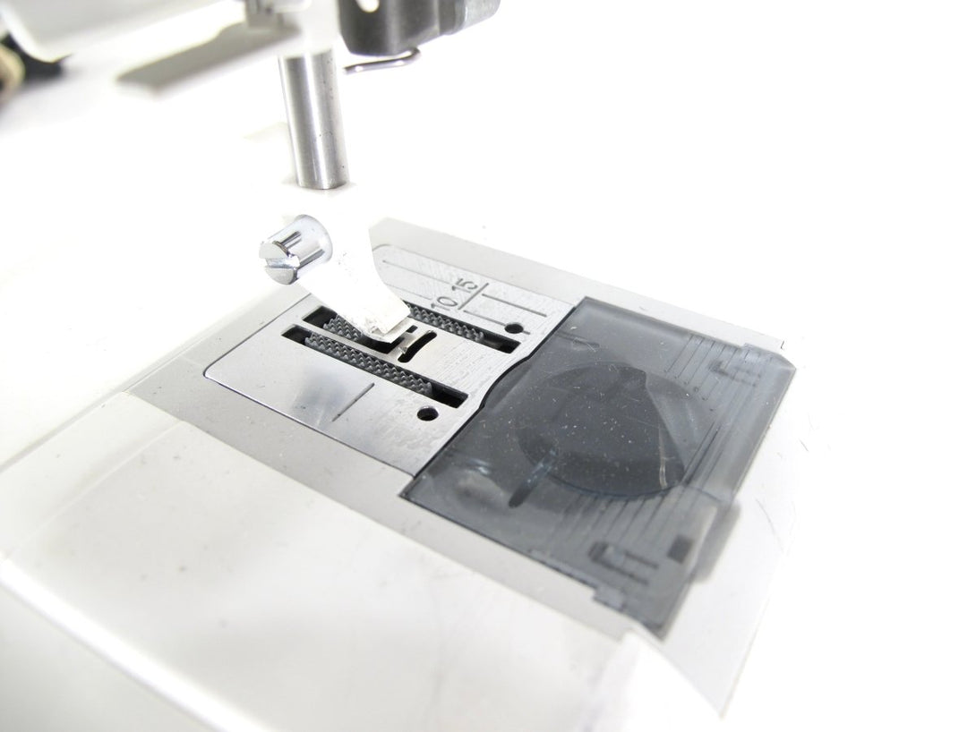 Viking Husqvarna Platinum 730 Computerized Digital Sewing Machine - ZeereeZ