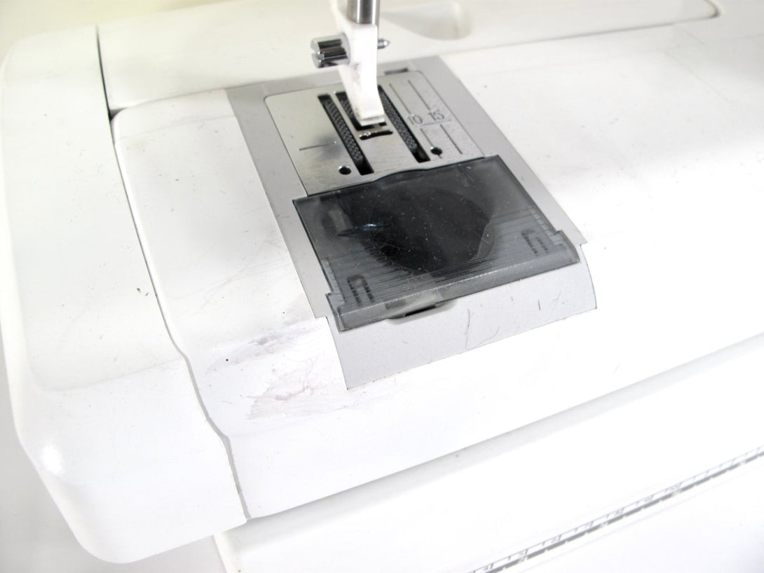 Viking Husqvarna Platinum 730 Computerized Digital Sewing Machine - ZeereeZ