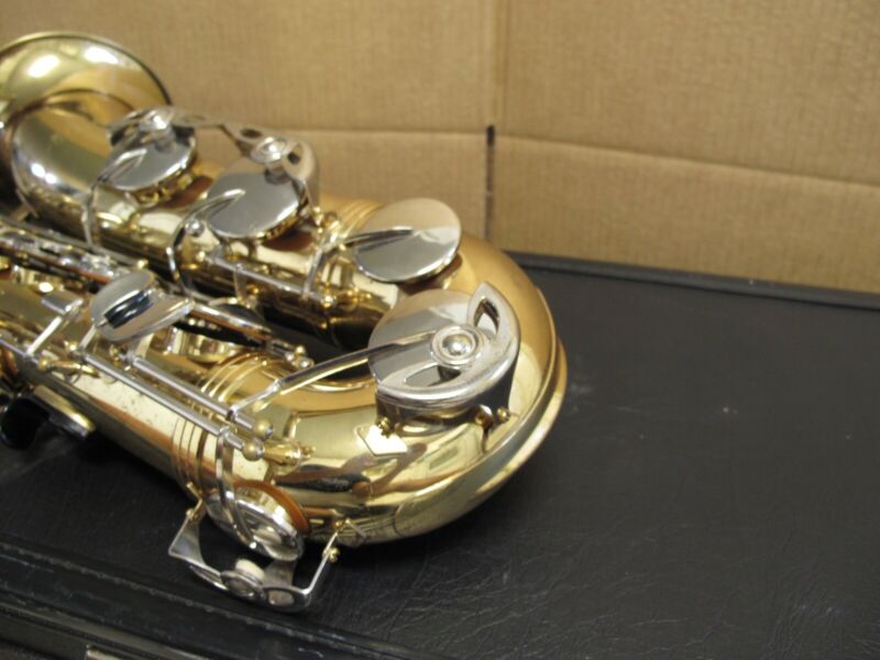 Vito Bb Tenor Saxophone w/ Yamaha 4C Mouthpiece & Case - ZeereeZ