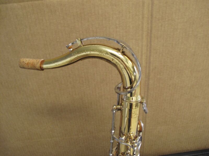 Vito Bb Tenor Saxophone w/ Yamaha 4C Mouthpiece & Case - ZeereeZ