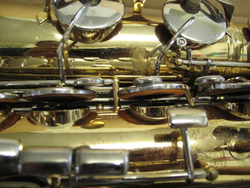 Vito Bb Tenor Saxophone w/ Yamaha 4C Mouthpiece & Case - ZeereeZ