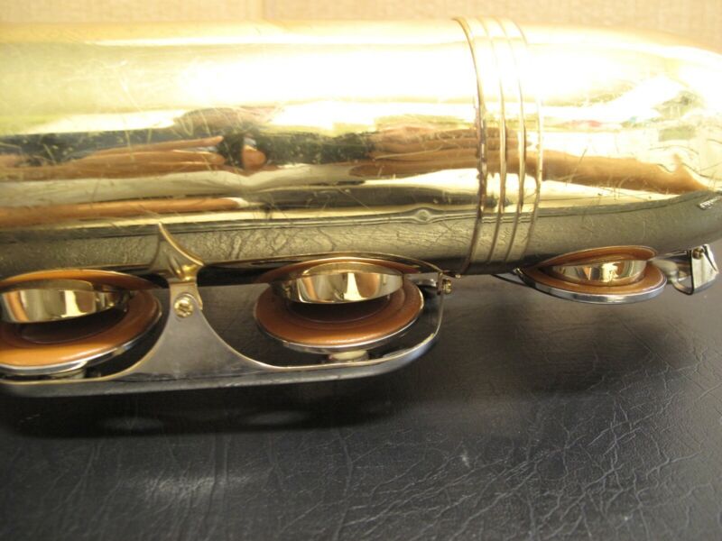 Vito Bb Tenor Saxophone w/ Yamaha 4C Mouthpiece & Case - ZeereeZ