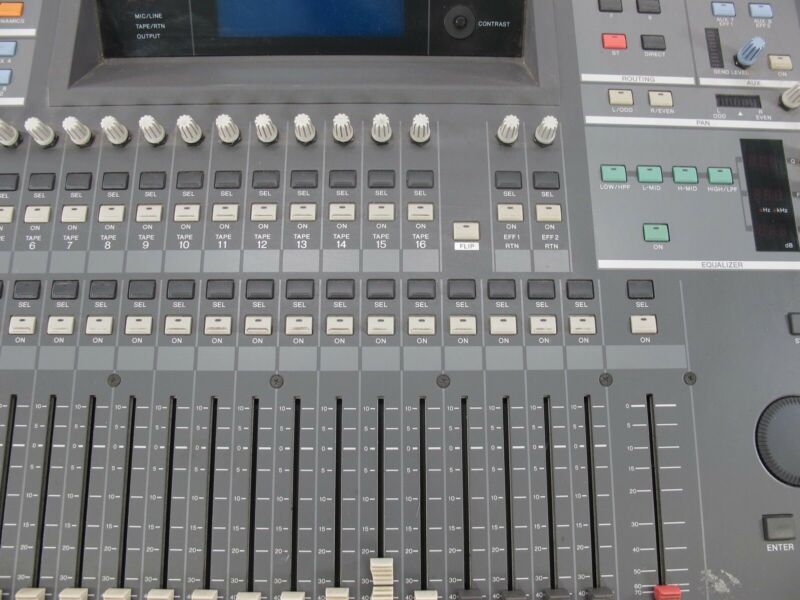 Yamaha 02R 40 Input Dynamics/ 4 Band EQ Motorized Digital Audio Recording Mixer - ZeereeZ