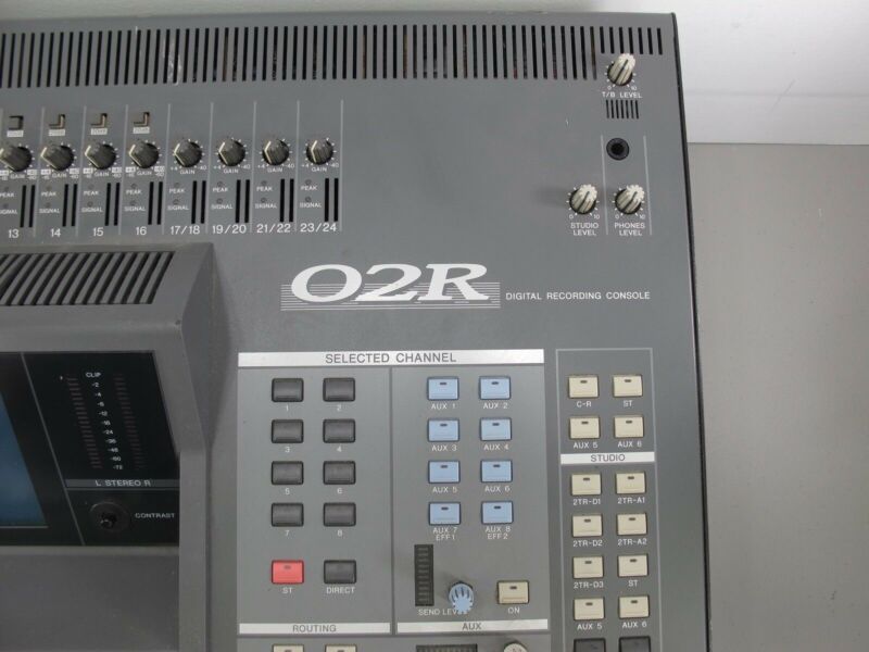 Yamaha 02R 40 Input Dynamics/ 4 Band EQ Motorized Digital Audio Recording Mixer - ZeereeZ