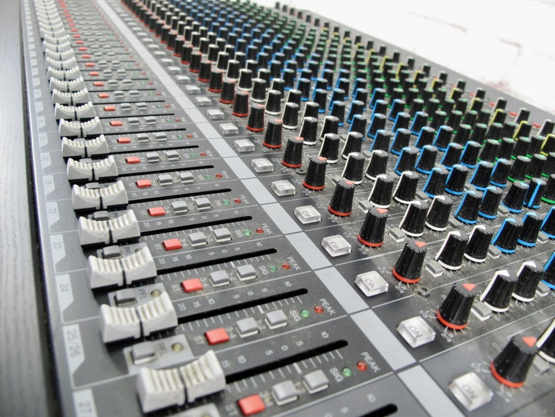 Yamaha MGP32X 32 Channel 4 Bus Professional Mixer w/ Built in Effects / USB Connectivity - ZeereeZ