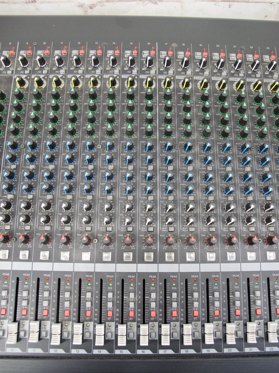 Yamaha MGP32X 32 Channel 4 Bus Professional Mixer w/ Built in Effects / USB Connectivity - ZeereeZ